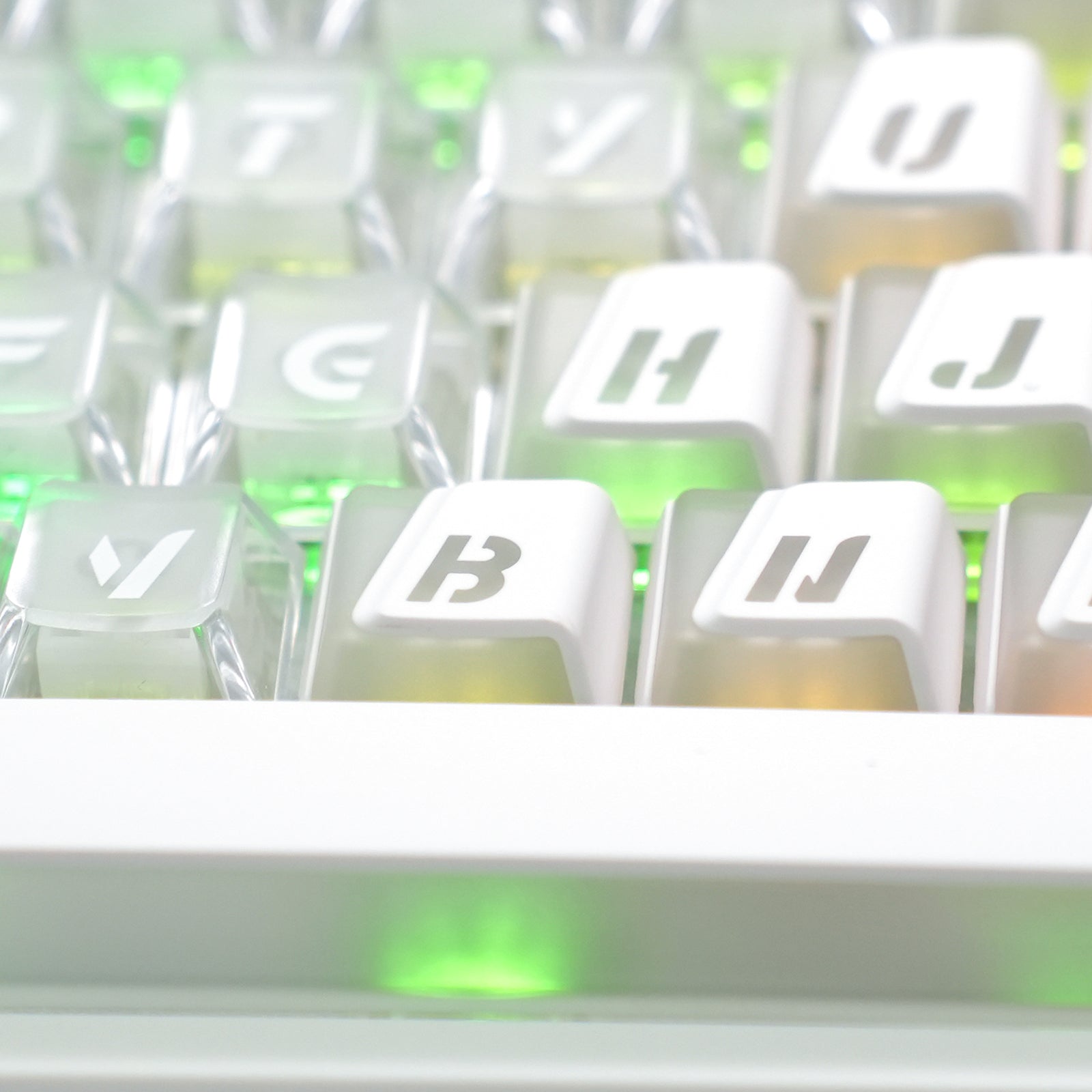 ATTACK SHARK SK07, 131 teclas, keycaps Prism com iluminação transparente, ANSI, branco
