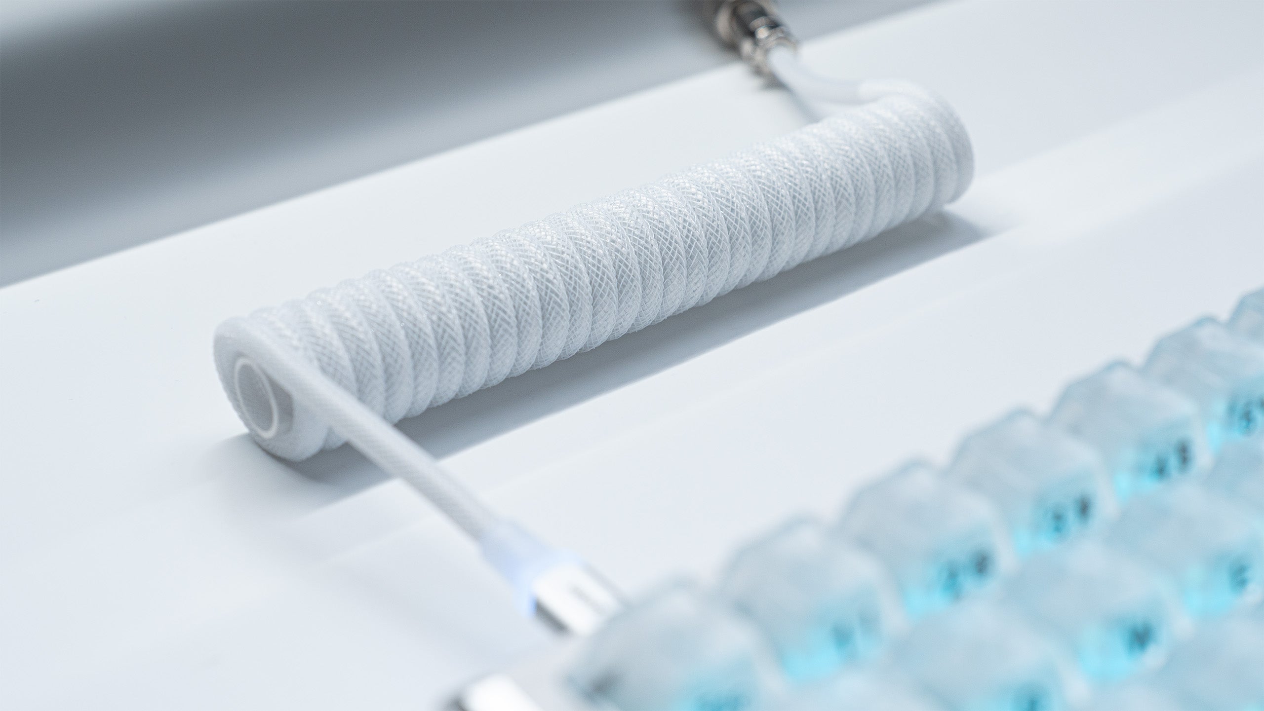 White coiled USB-C keyboard cable with braided sleeve for mechanical keyboards